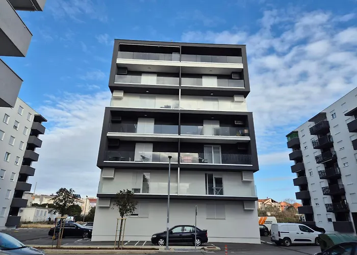 Apartment Stefani Zadar - Balcony & Free Private Garage Parking