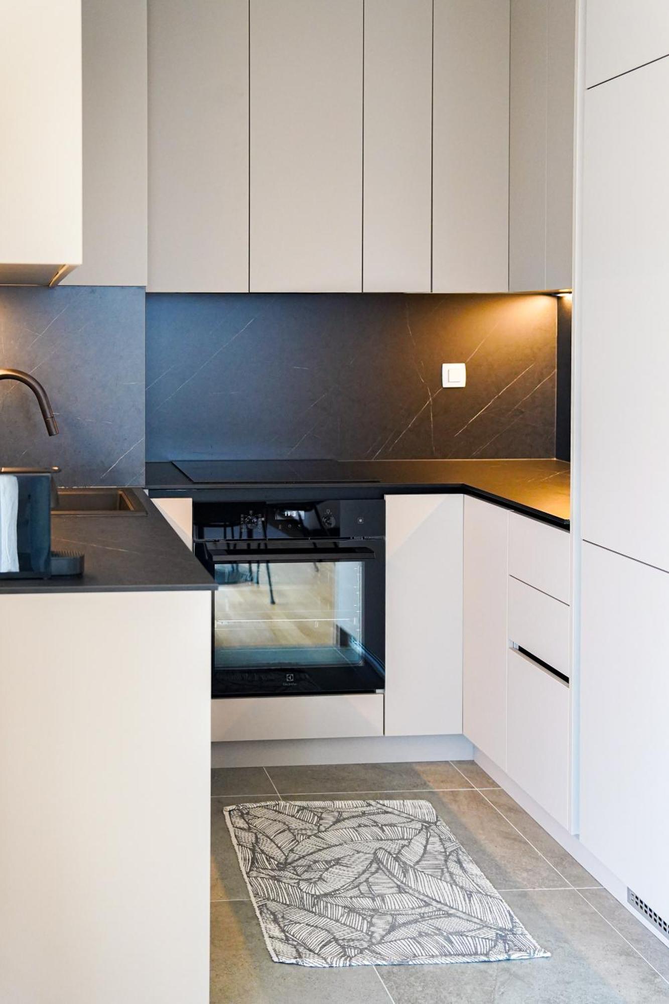Stefani - Balcony & Free Private Garage Parking Apartman