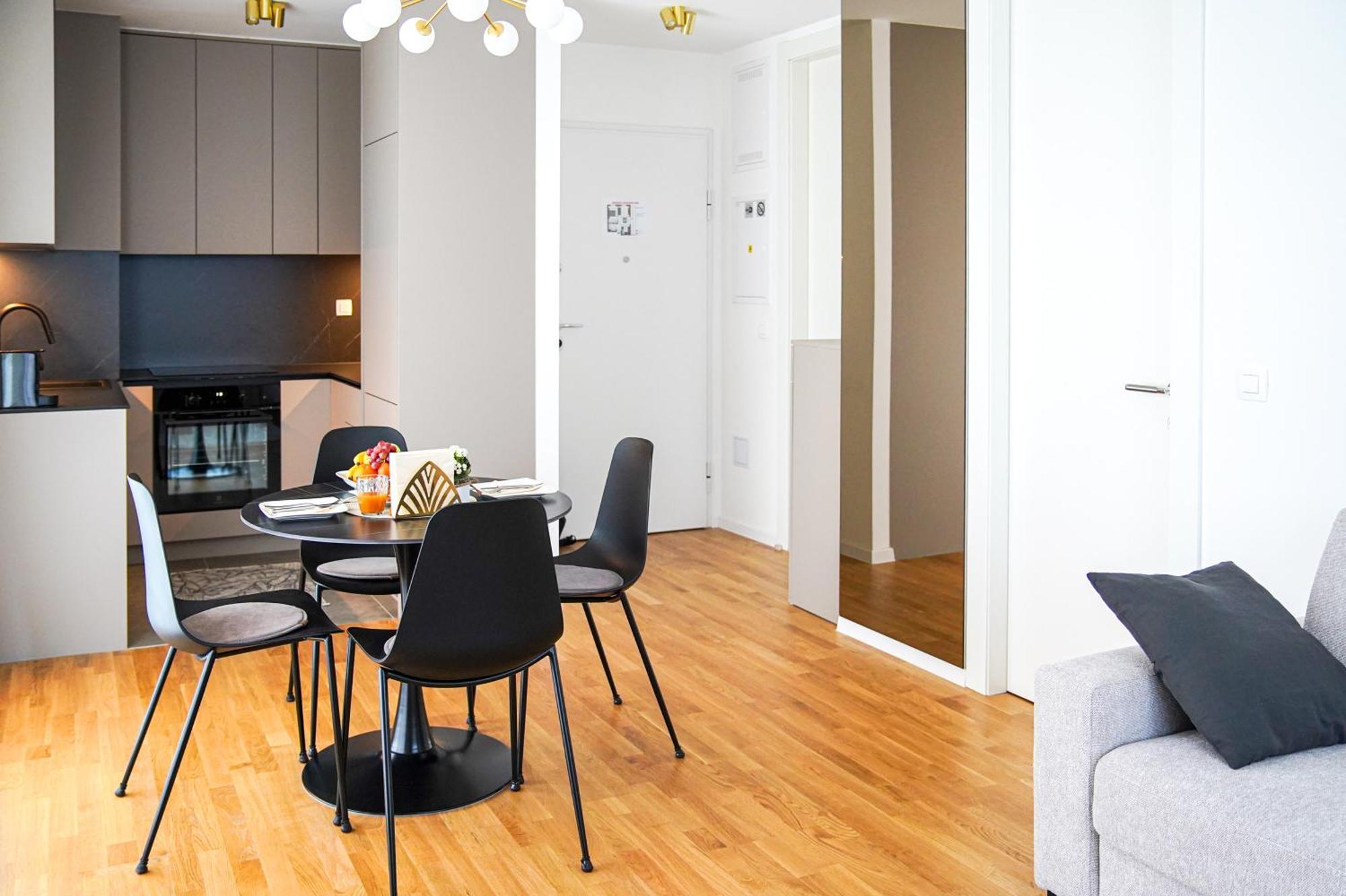 Apartman Stefani - Balcony & Free Private Garage Parking *