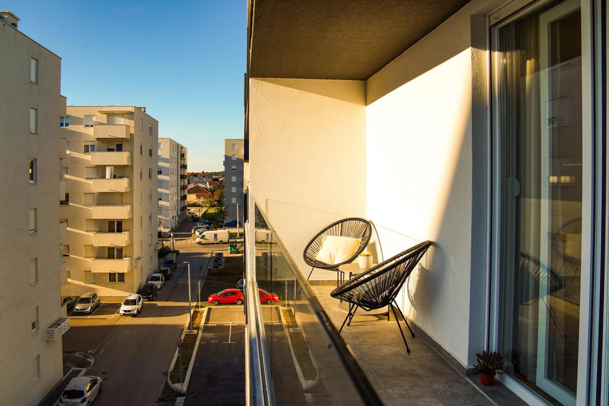 Apartman Stefani - Balcony & Free Private Garage Parking *